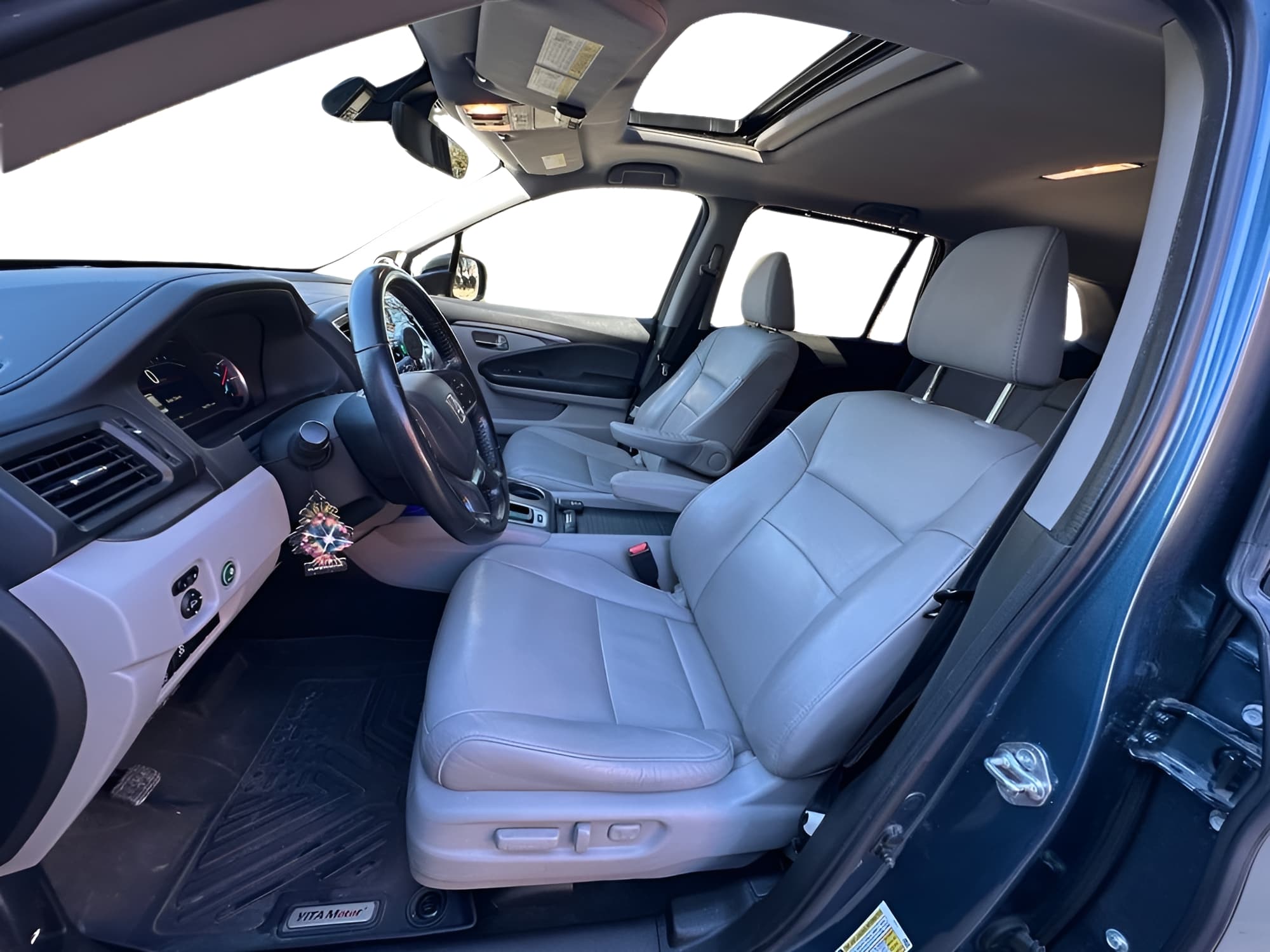 Vehicle photo